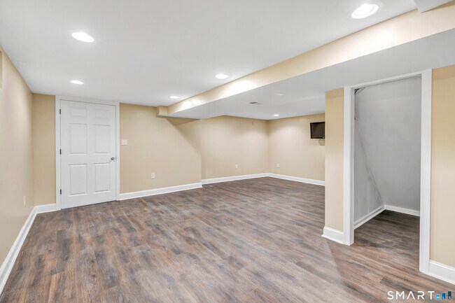 Building Photo - 139 Walnut Tree Hill Rd