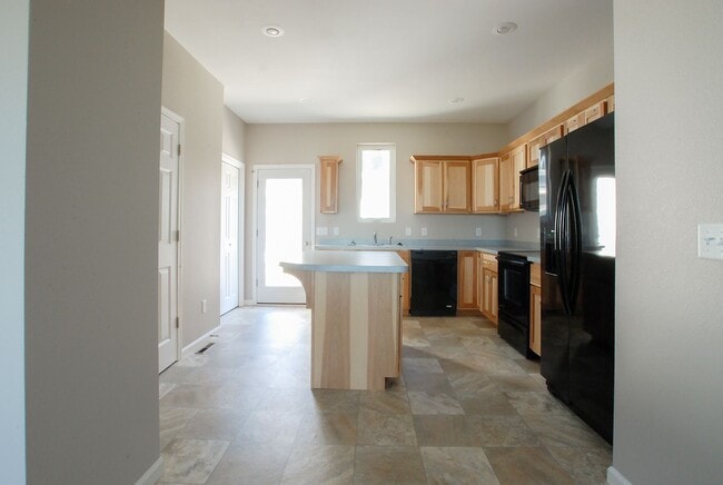 Building Photo - 3163 Sullivan Lp