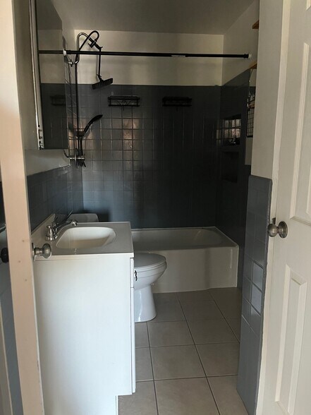 Building Photo - 3868-3870 Western Ave