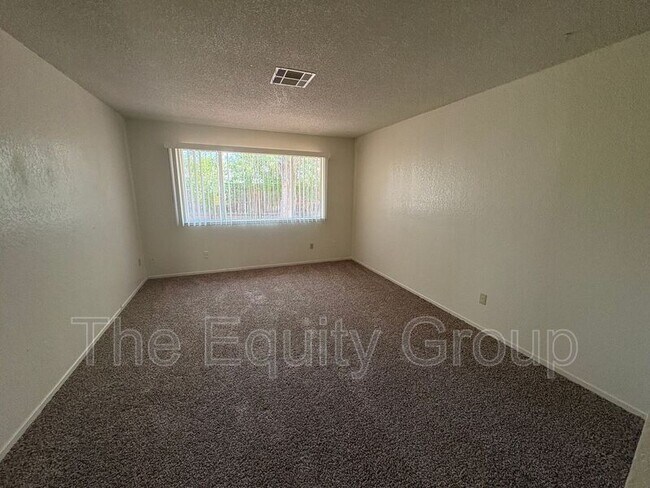 Building Photo - 947 W Seeger Ave