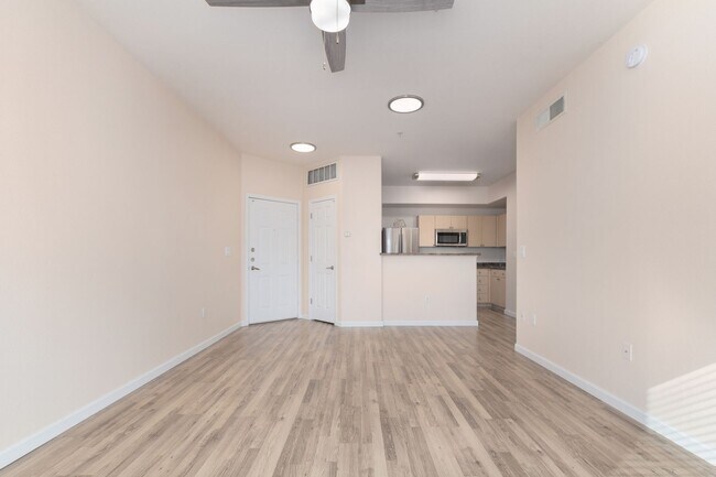 Building Photo - Condo in Union Hills