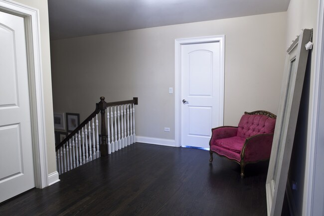 Building Photo - 2213 Maple Hill