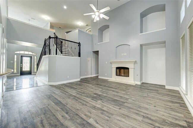 Primary Photo - 5002 Laura Lee Ln