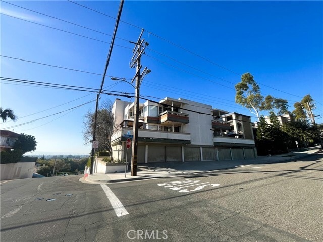Building Photo - 2575 E 19th St