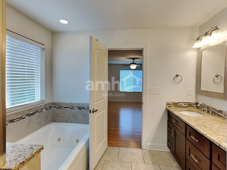Building Photo - 5823 Parkstone Drive
