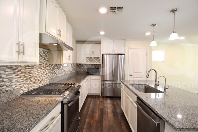 Building Photo - 139 E Bluejay Dr