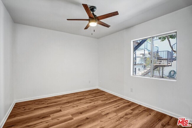 Building Photo - 3670 Greenfield Ave