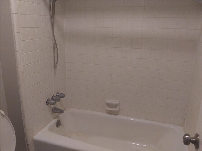 Building Photo - 9411 Bassoon Dr