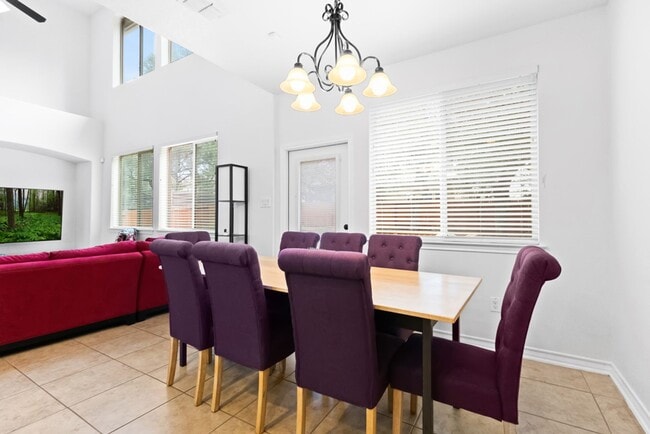 Building Photo - 2831 Elm Tree Park