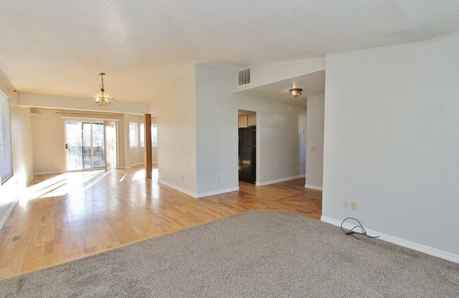 Building Photo - 1563 Sunset Dr