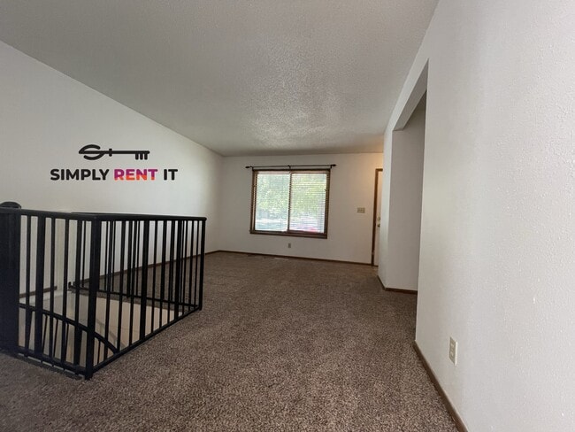 Building Photo - Huge 3 Bedroom Duplex in Ames, Aug 1st