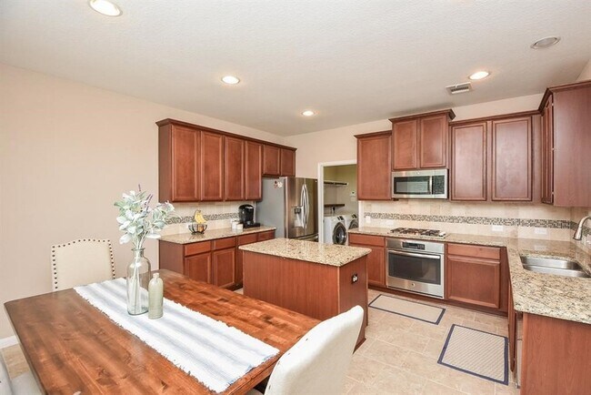 Building Photo - 7002 Edwanna Ln