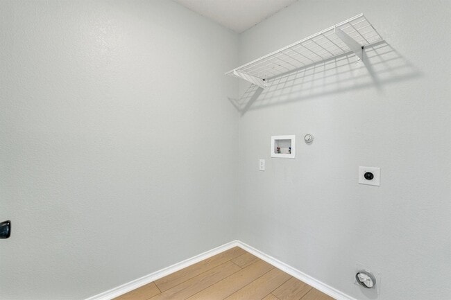 Building Photo - 131 Sandlewood Dr