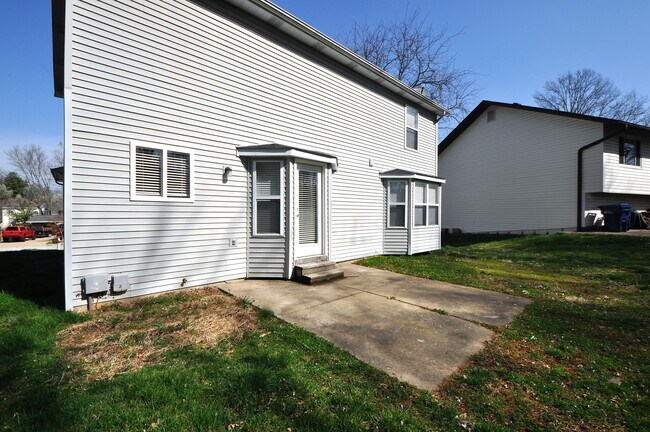 Building Photo - 667 Lakewood Dr
