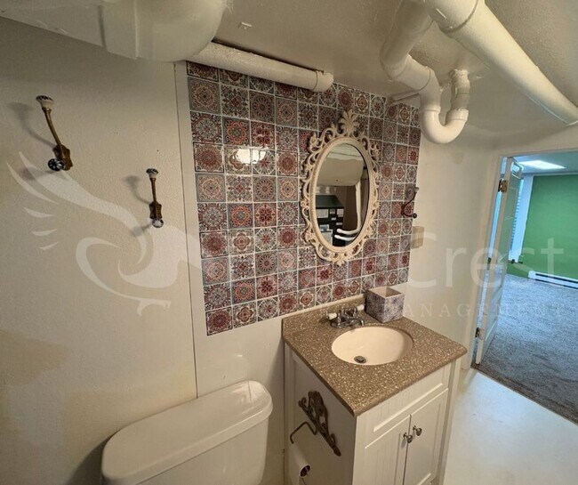 Building Photo - Three Bedroom, Two Bathroom House Near Sha...