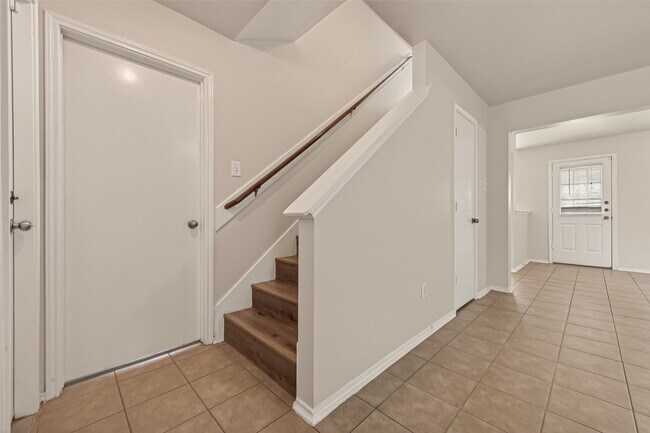 Building Photo - 1838 Strongs Ct