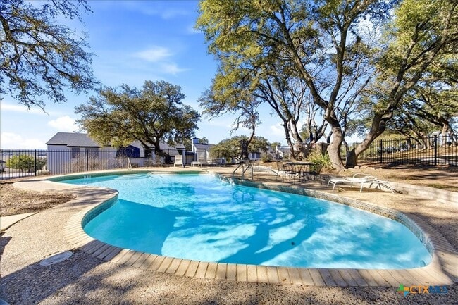 Building Photo - 1135 Parkview Dr