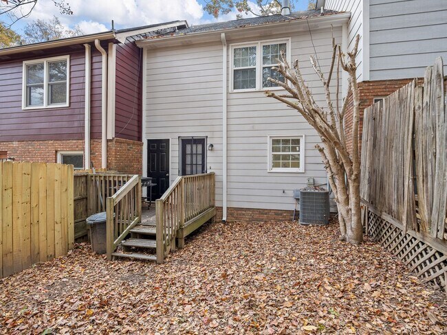 Building Photo - Charming 2BR/1.5BA Townhouse – Pets Welcome, NO APPLICATION FEE if APPROVED