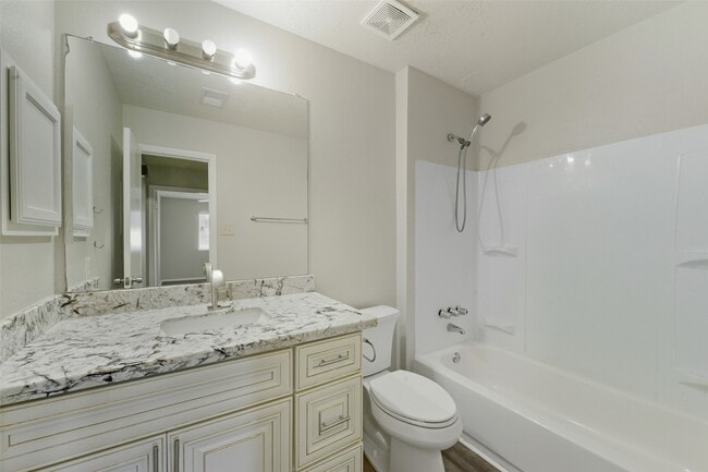 Building Photo - 2822 Forest Point Dr