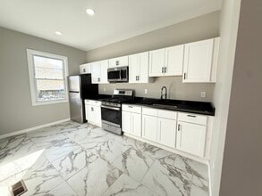 Building Photo - 41 Howe St