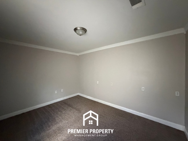 Building Photo - Charming 3BR Home in 38117 | Hardwood Floors & Large Fenced Backyard