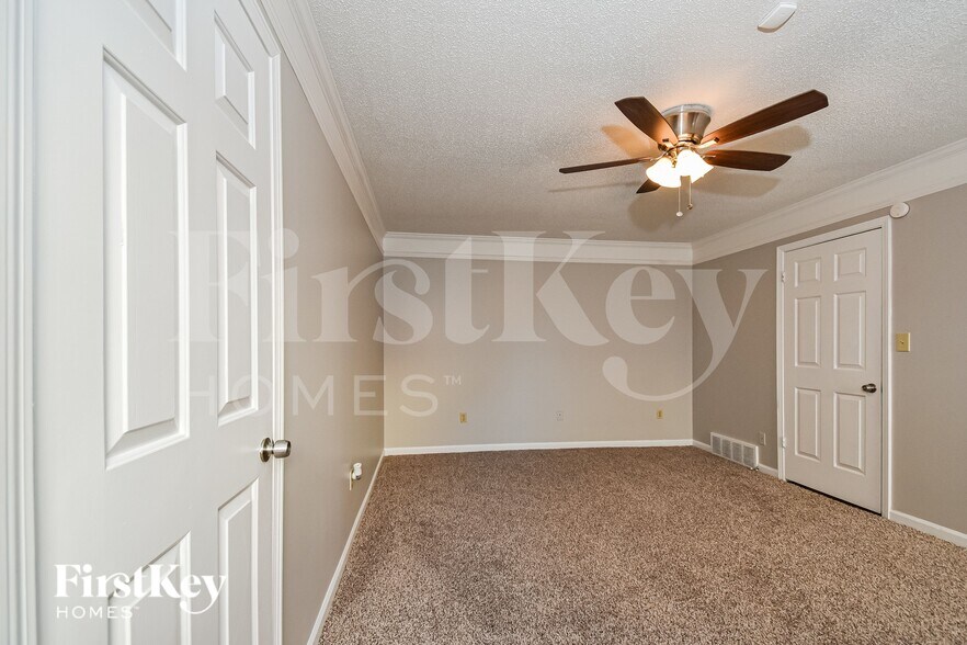 Building Photo - 7600 Lowrance Rd