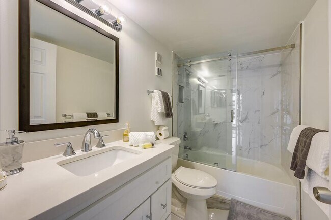 Building Photo - 320 Seaview Ct