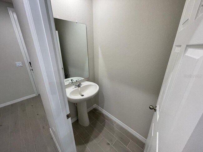 Building Photo - 418 Legacy Lp