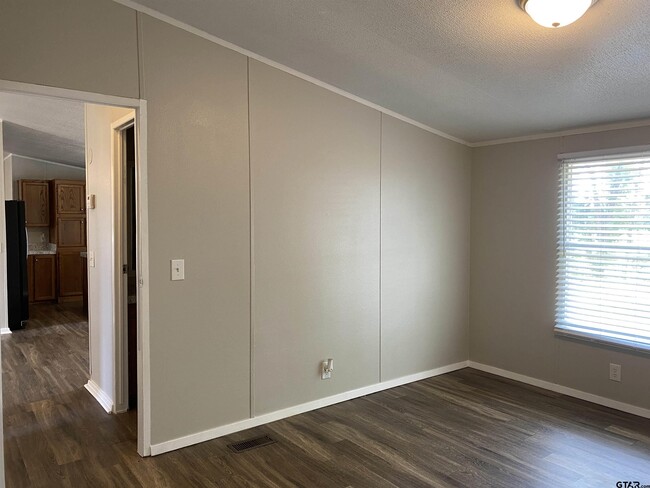 Building Photo - 22944 Shell Shore Dr