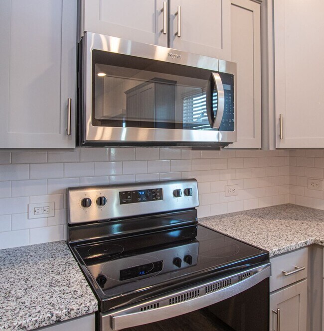 Building Photo - BEAUTIFUL 3BD/2.5BTH Townhome - Belmont - AUGUST 2026 MOVE IN