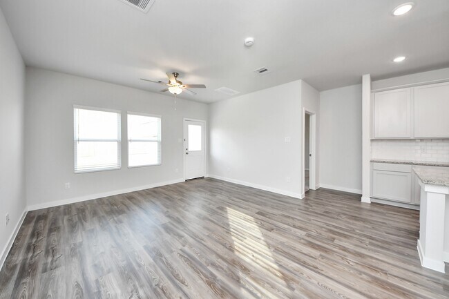 Building Photo - 5819 Blue Grama Dr