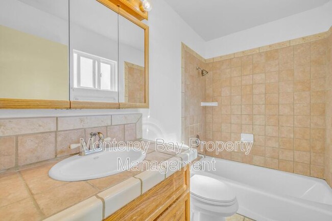 Building Photo - 143 Seal Ct