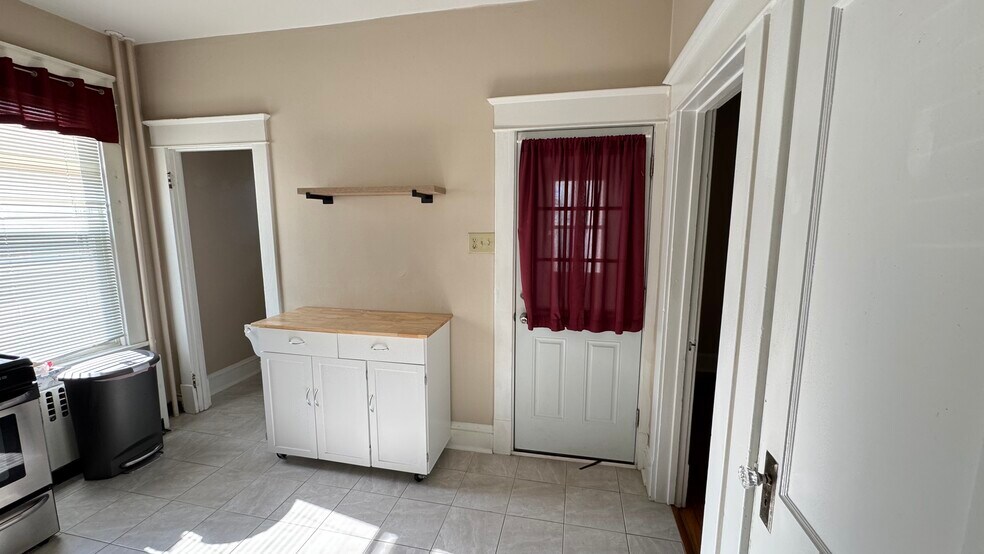 Building Photo - 15 W Erie St