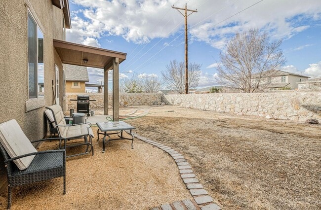 Building Photo - Westside area for Short or Long Term Rental (Completely Furnished) Beautiful 3 bed/2.5 baths plus...