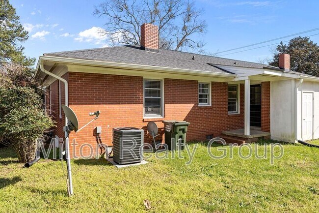 Building Photo - 1206 S 9th St