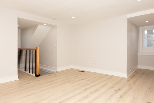Building Photo - 207 N Leeds Ave
