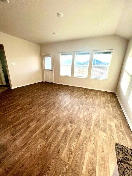 Building Photo - 469 Payton Dr