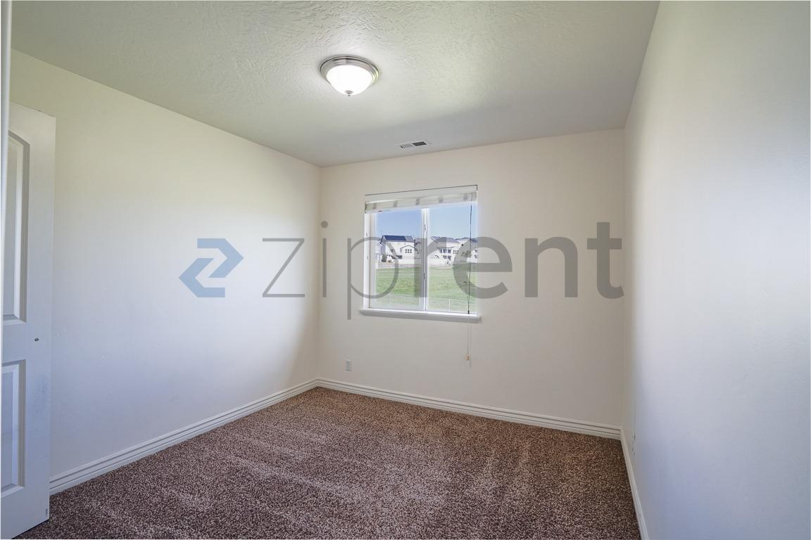 Building Photo - Unit