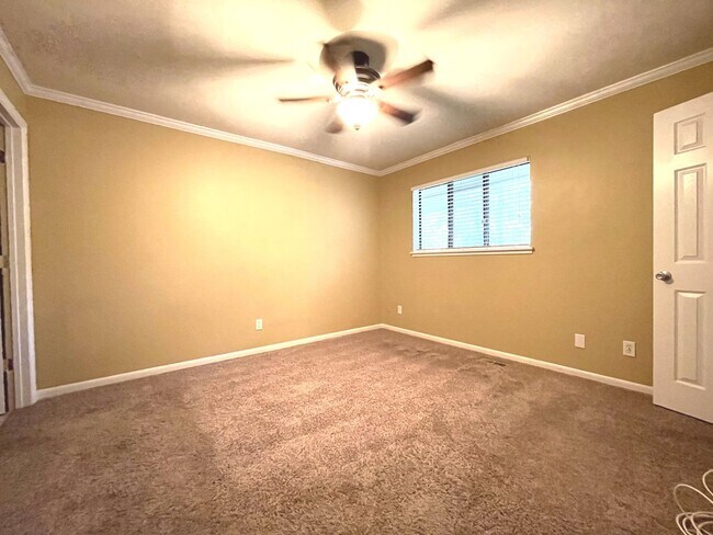 Building Photo - Spacious 2 Bedroom 2 Bathroom Condo in Kalamazoo