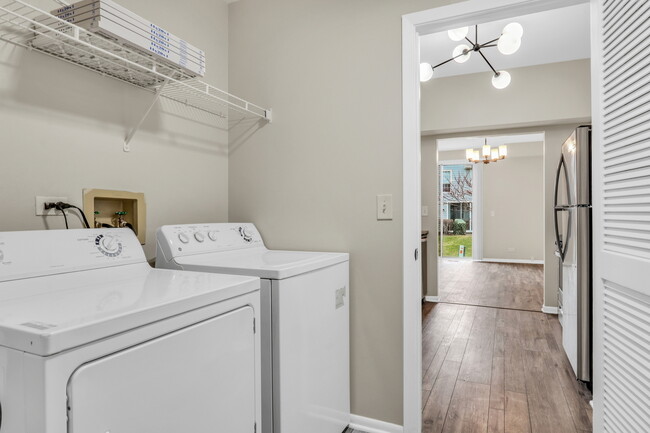 Building Photo - 1625 Woodcrest Cir