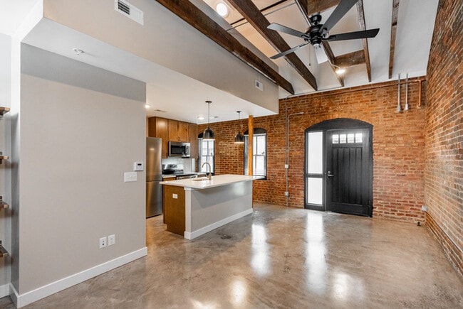 Building Photo - 235 Old South High St