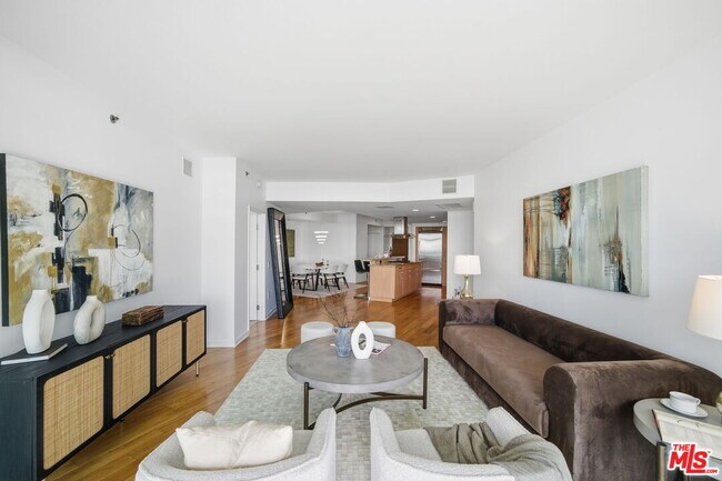 Building Photo - 13650 Marina Pointe Dr