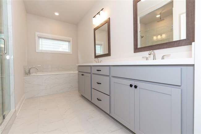 Building Photo - 1024 Miranda Ter