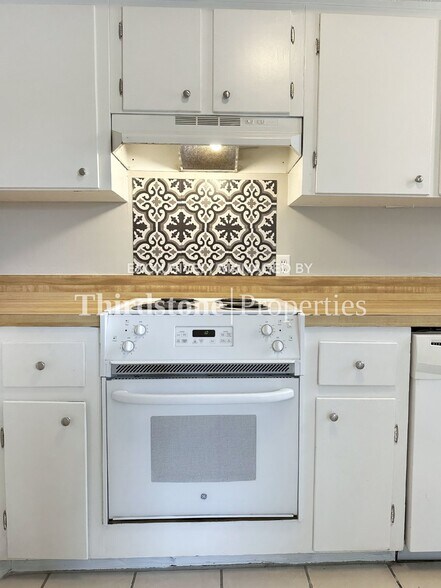 Building Photo - 4390 Herschel St