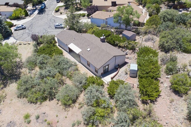 Building Photo - Home in Cliff Rose!