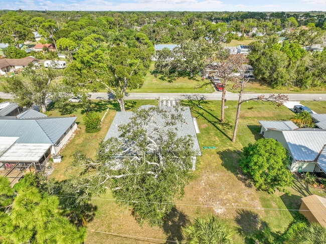 Building Photo - 6607 Deland Ave