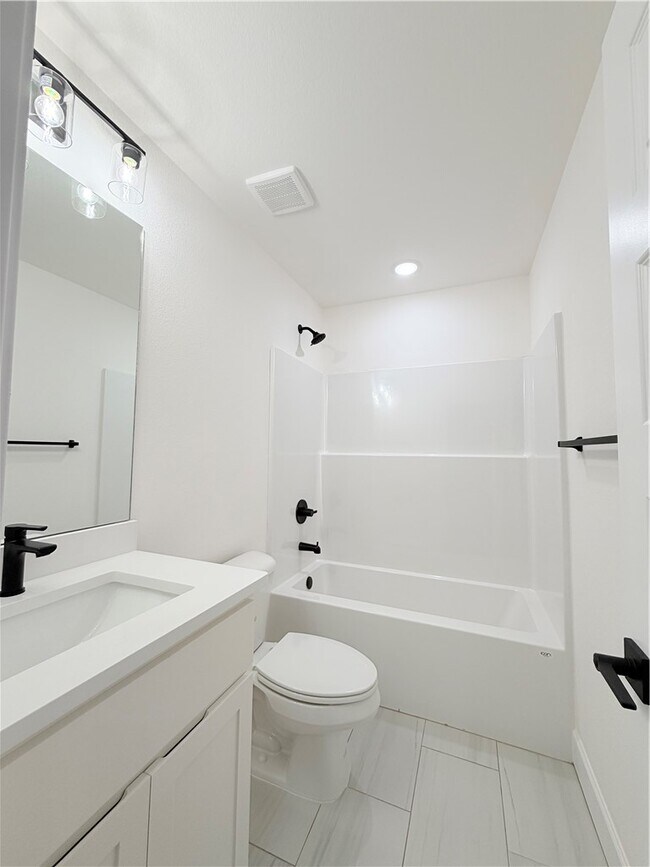 Building Photo - 3008 SW Lovely Ln