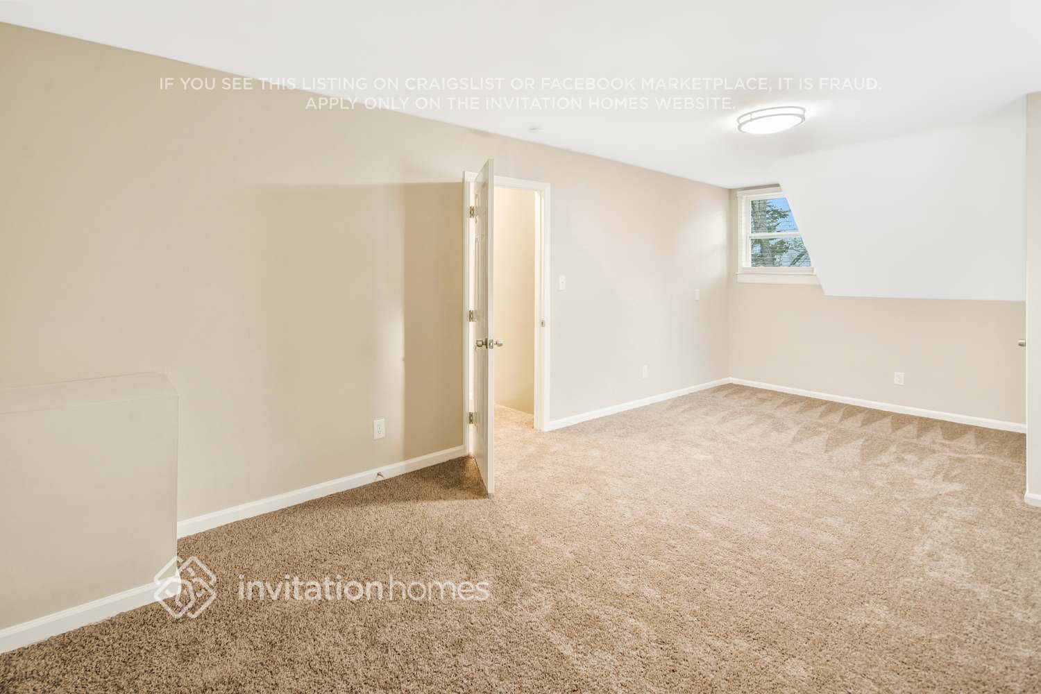 Building Photo - 124 Plaza Dr