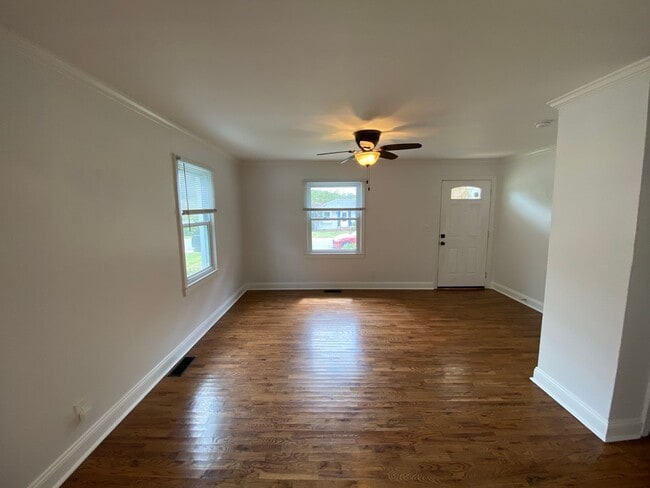 Building Photo - Cozy Ranch style home located in the Sedgefield Community !