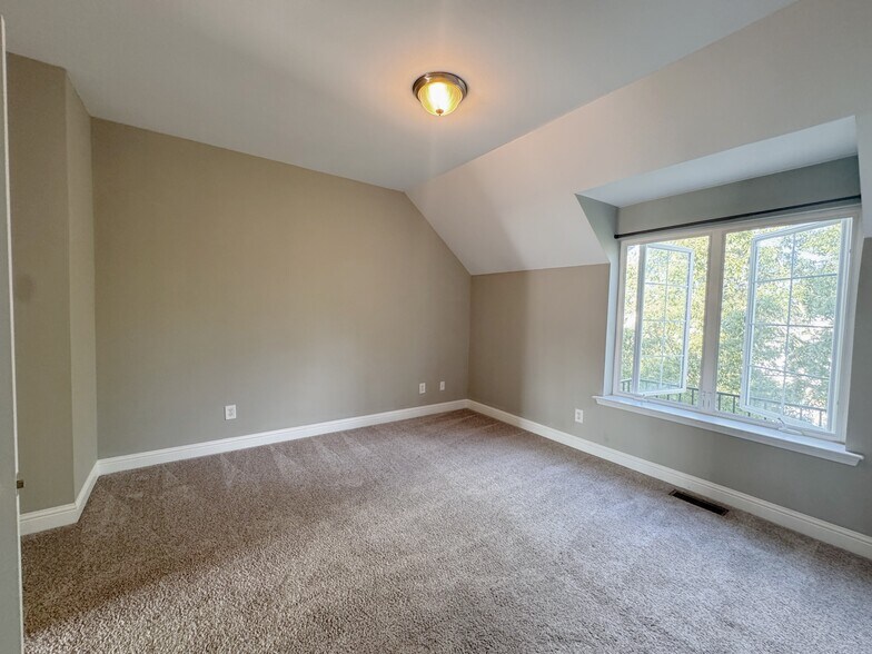 Building Photo - 4316 Summercrest Blvd